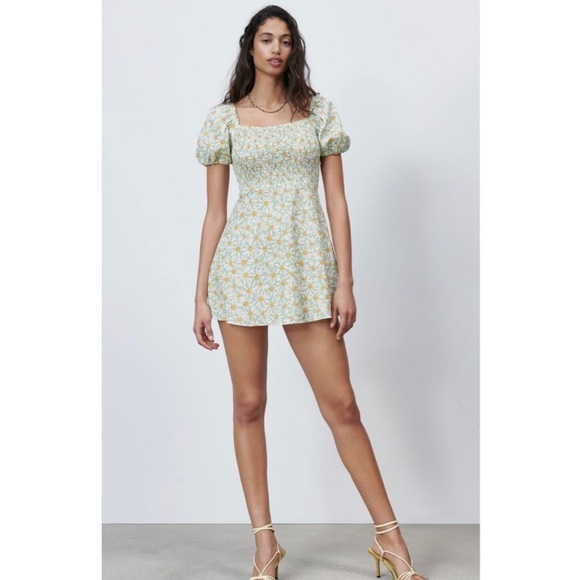 Zara Dresses & Skirts - Zara Daisy Floral Mini Dress